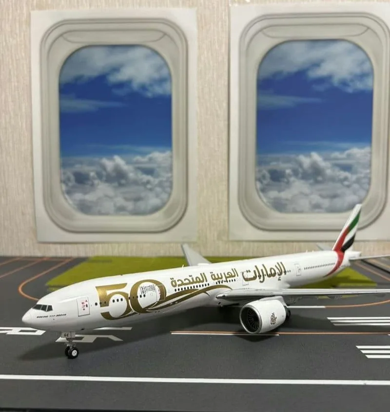 Emirates Boeing 777‑300ER A6-EGE 1:200 GeminiJets