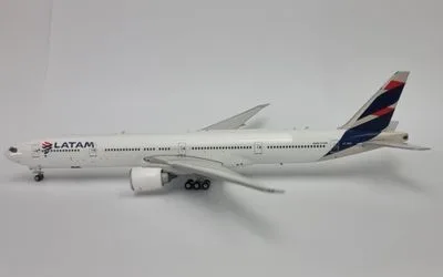 LATAM航空 ボーイング 777-300ER PT-MUI