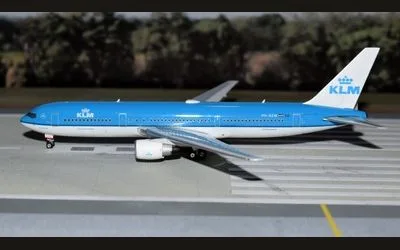 KLMオランダ航空 ボーイング 767-300 PH-BZM