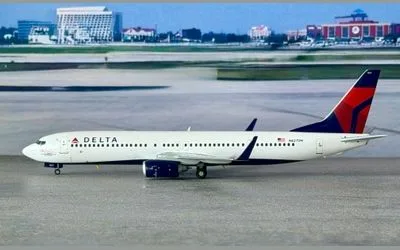 デルタ航空 ボーイング 737-900 w/ Winglets N827DN