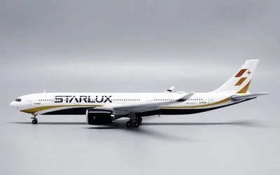 Starlux Airlines Airbus A330-900 B-58301 1:400 JC Wings