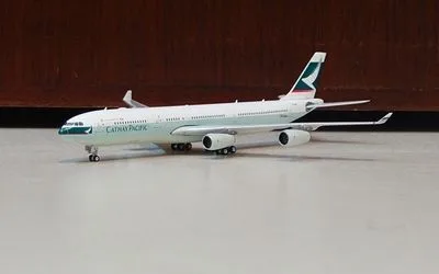 キャセイパシフィック エアバス A340-300 B-HXO