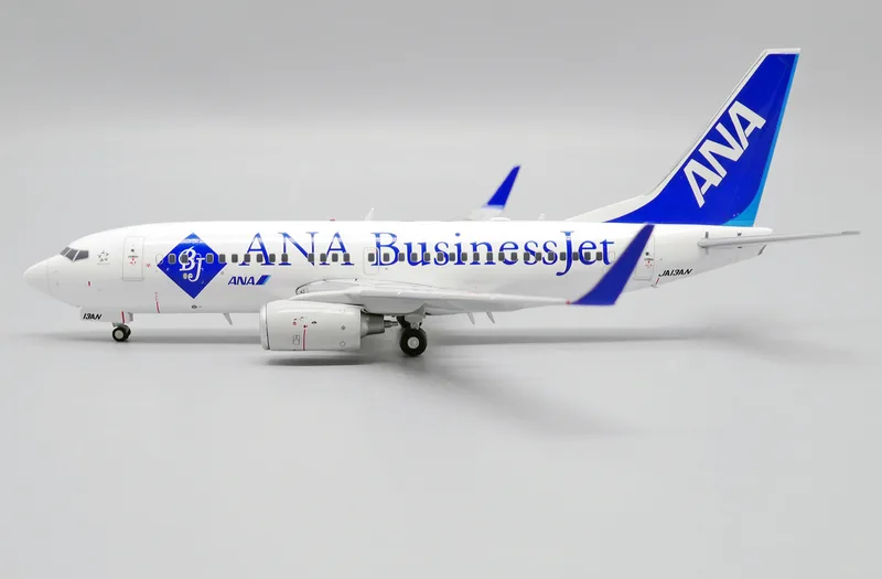 All Nippon Airways (ANA) Boeing 737-700 w/ Winglets JA13AN 1:200 JC Wings