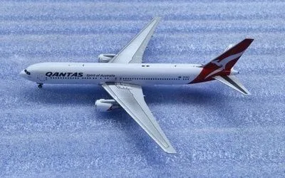Qantas Airways Boeing 767-300 VH-OGT 1:400 Panda Model