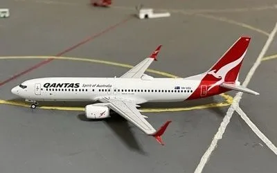 カンタス航空 ボーイング 737-800 w/ Scimitar Winglets VH-VZU