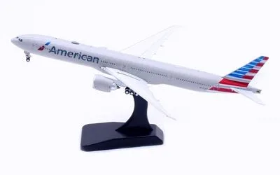 アメリカン航空 ボーイング 777-300ER N736AT