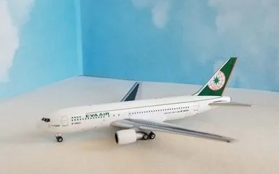 EVA Air Boeing 767-200 B-16625 1:400 Aeroclassics