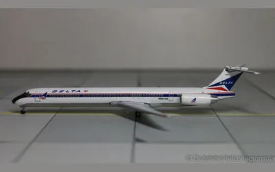 デルタ航空 マクドネル・ダグラス MD-88 N907DE