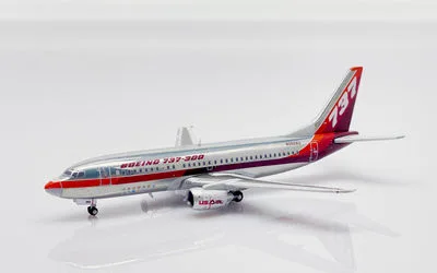 Boeing House Boeing 737-300 N352AU 1:400 JC Wings