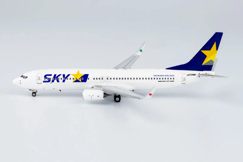 Skymark Airlines Boeing 737-800 w/ Winglets JA73NM 1:400 NG Models