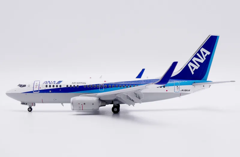 All Nippon Airways (ANA) Boeing 737-700 w/ Winglets JA18AN 1:200 JC Wings