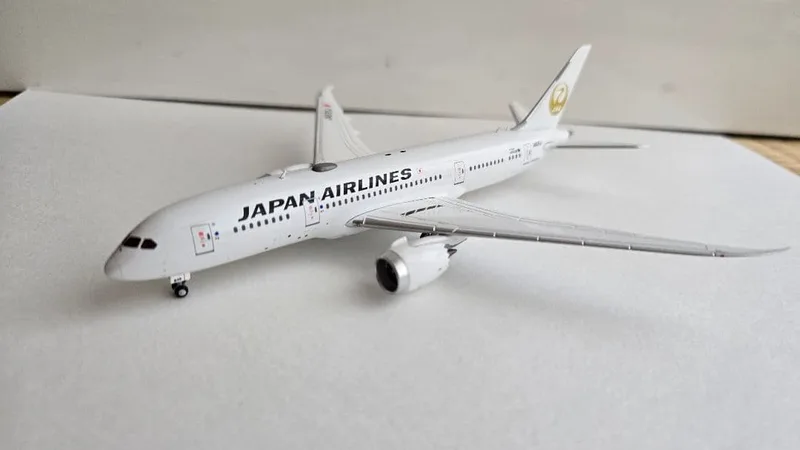 Japan Air Lines (JAL) Boeing 787-8 JA835J | 航空模型格納庫モデル