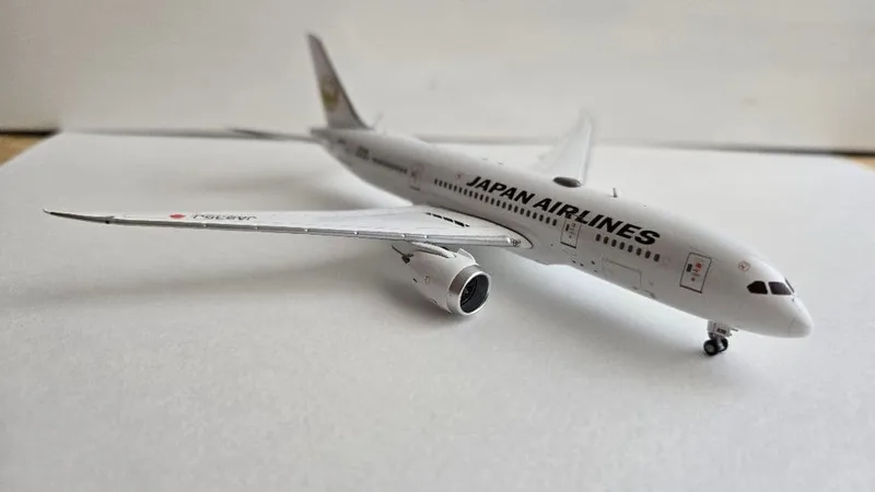 Japan Air Lines (JAL) Boeing 787-8 JA835J | 航空模型格納庫モデル