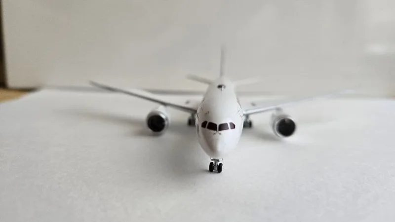 Japan Air Lines (JAL) Boeing 787-8 JA835J | 航空模型格納庫モデル