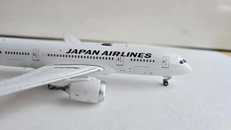 Japan Air Lines (JAL) Boeing 787-8 JA835J | 航空模型格納庫モデル