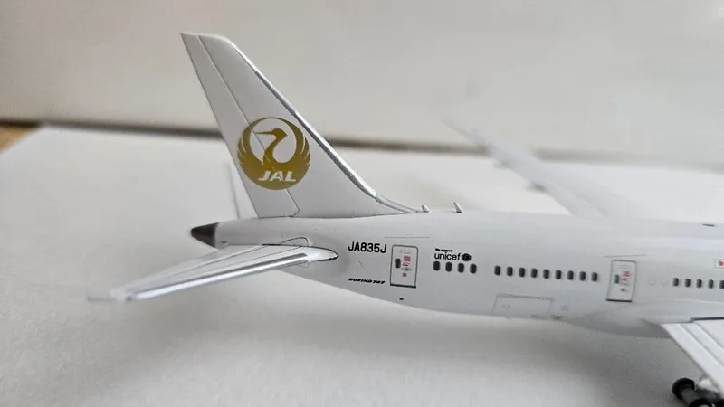 Japan Air Lines (JAL) Boeing 787-8 JA835J | 航空模型格納庫モデル