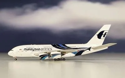 Malaysia Airlines Airbus A380-800 9M-MNB 1:400 Phoenix Models