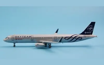 中国東方航空 エアバス A321 w/ Sharklets B-1837