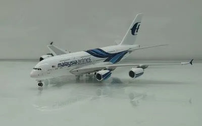 Malaysia Airlines Airbus A380-800 9M-MNC 1:400 Phoenix Models