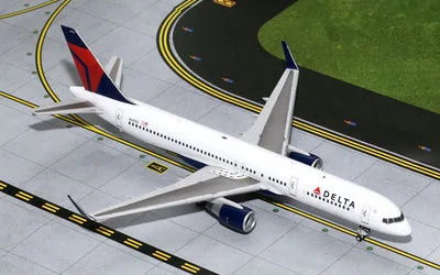 デルタ航空 ボーイング 757-200 w/ Winglets N6702