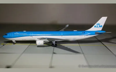 KLMオランダ航空 エアバス A330-300 PH-AKB