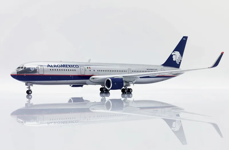Aeromexico Boeing 767-300 w/ Winglets XA-APB 1:200 JC Wings