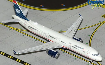 アメリカン航空 エアバス A321 N578UW 画像1