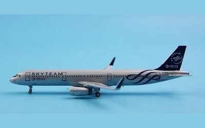 中国東方航空 エアバス A321 w/ Sharklets B-1838