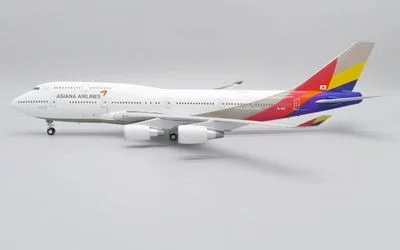 Asiana Airlines Boeing 747-400 HL7421 1:200 JC Wings