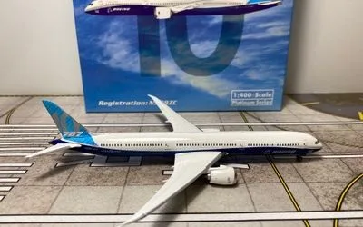 Boeing House Boeing 787-10 N528ZC 1:400 Phoenix Models
