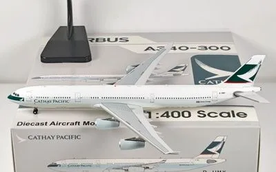 キャセイパシフィック エアバス A340-300 B-HMX