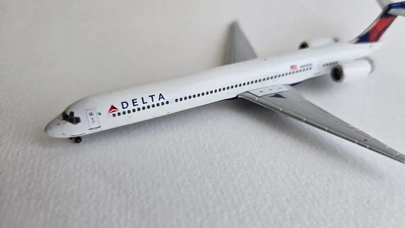 デルタ航空 マクドネル・ダグラス MD-90 N904DA