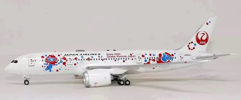 Japan Air Lines (JAL) Boeing 787-8 JA823J 1:400 Aviation400