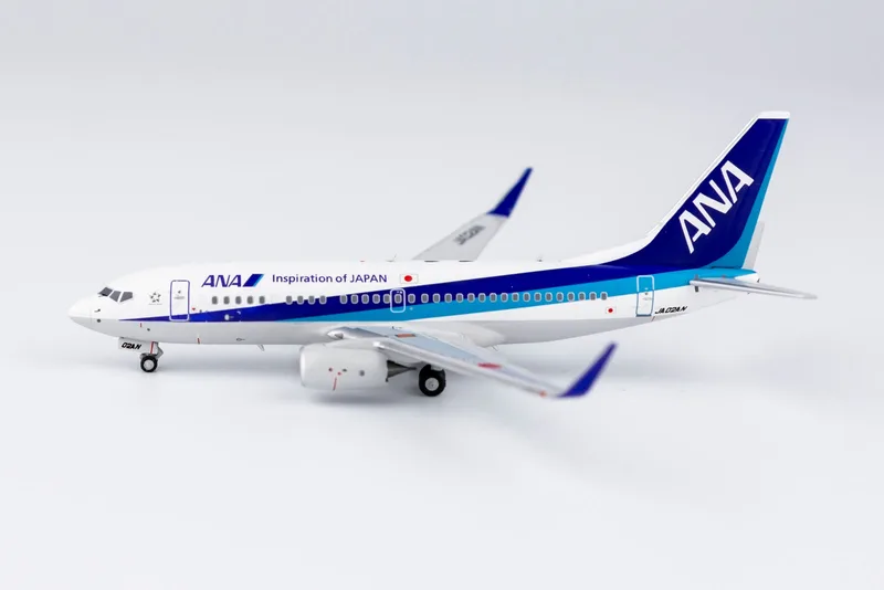 All Nippon Airways (ANA) Boeing 737-700 w/ Winglets JA02AN 1:400 NG Models