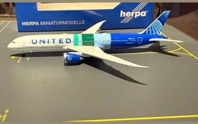United Airlines Boeing 787-9 N24988 1:500 Herpa