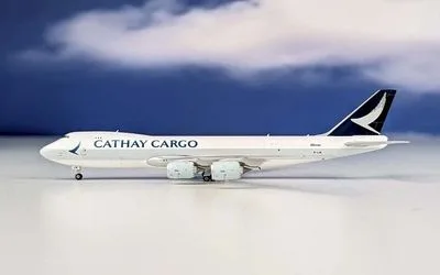 キャセイカーゴ ボーイング 747-8F B-LJN 画像1