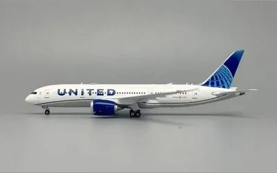 United Airlines Boeing 787-8 N45905 1:400 Phoenix Models
