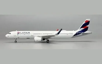 LATAM航空 エアバス A321 w/ Sharklets PT-XPQ