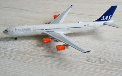 Scandinavian Airlines (SAS) Airbus A340-300 OY-KBD 1:400 Phoenix Models