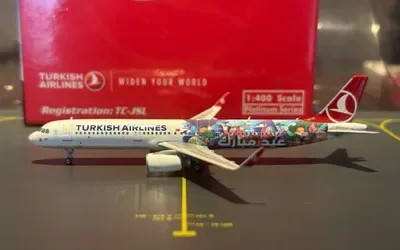 Turkish Airlines Airbus A321 w/ Sharklets TC-JSL 1:400 Phoenix Models