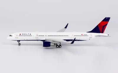 デルタ航空 ボーイング 757-200 w/ Winglets N704X