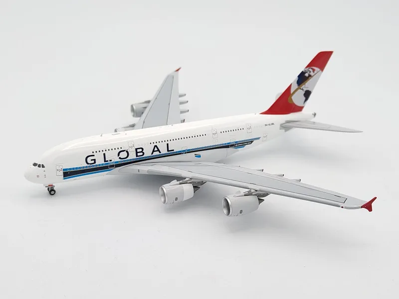 グローバル・エアラインズ エアバス A380-800 9H-GLOBL 画像1