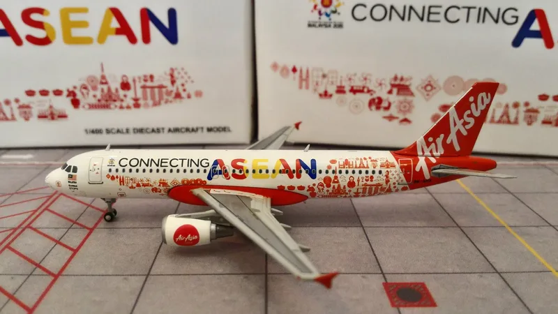 AirAsia Airbus A320-200 9M-AHX 1:400 JC Wings