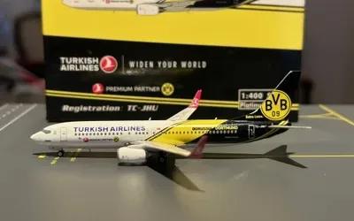 Turkish Airlines Boeing 737-800 w/ Winglets TC-JHU 1:400 Phoenix Models