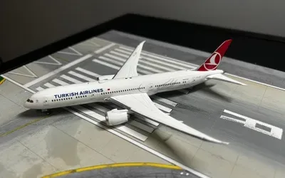 Turkish Airlines Boeing 787-9 TC-LLA 1:400 Phoenix Models