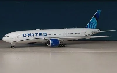 United Airlines Boeing 777-200 N78004 1:400 Phoenix Models