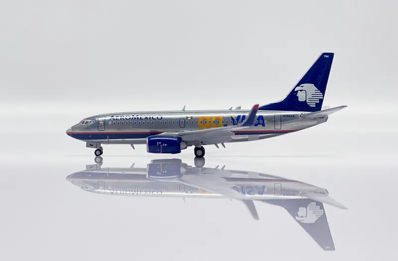 Aeromexico Boeing 737-700 w/ Winglets N784XA 1:400 JC Wings