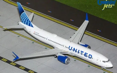 United Airlines Boeing 737 MAX 9 N37555 1:200 GeminiJets