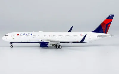 デルタ航空 ボーイング 767-300 w/ Winglets N174DN