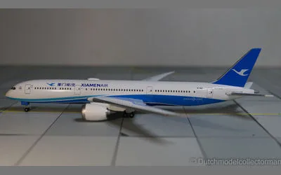 Xiamen Airlines Boeing 787-9 B-1567 1:500 Herpa